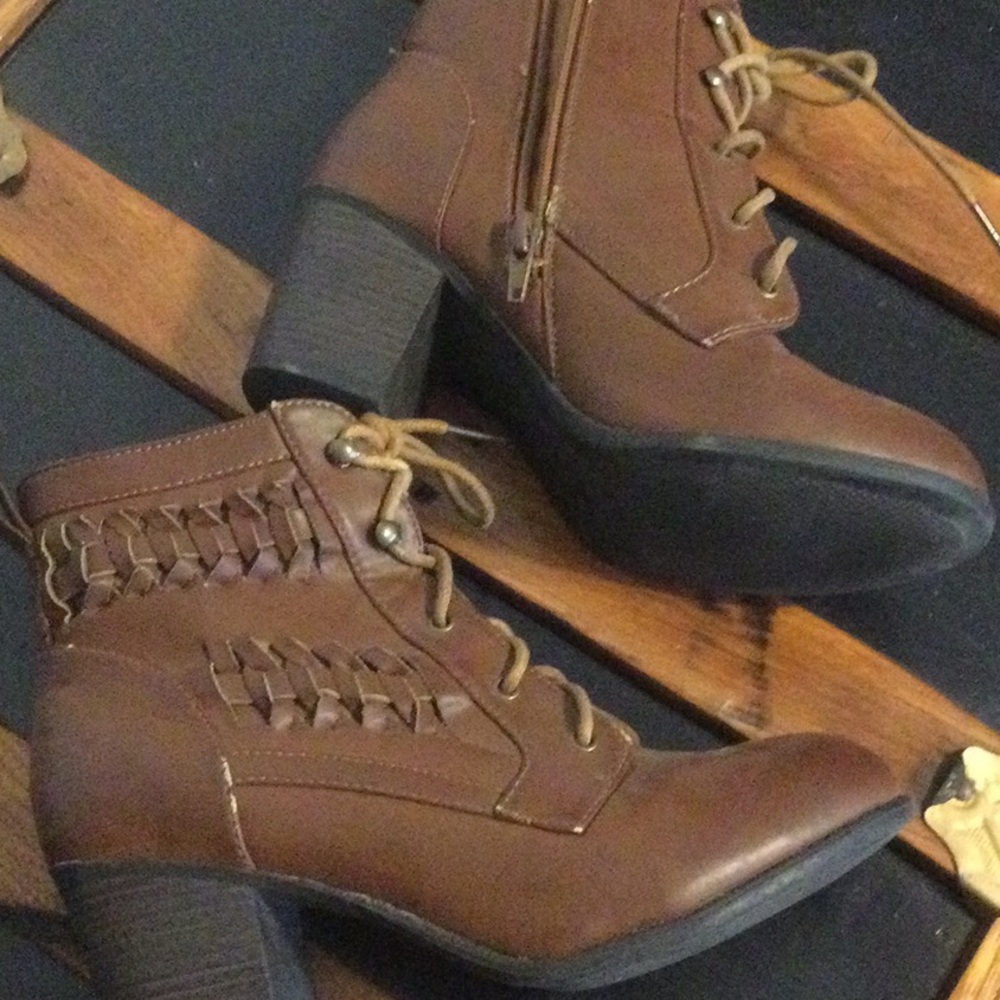 Bamboo Brown Lace-Up Ankle Boots 7.5